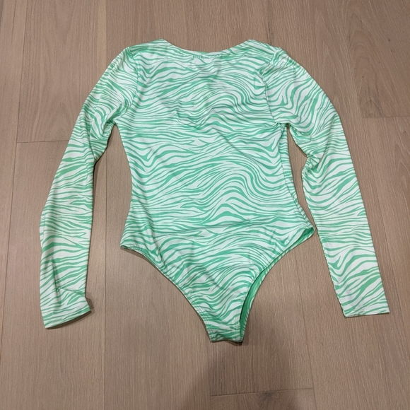 Billabong one piece swimsuit - Picture 2 of 11